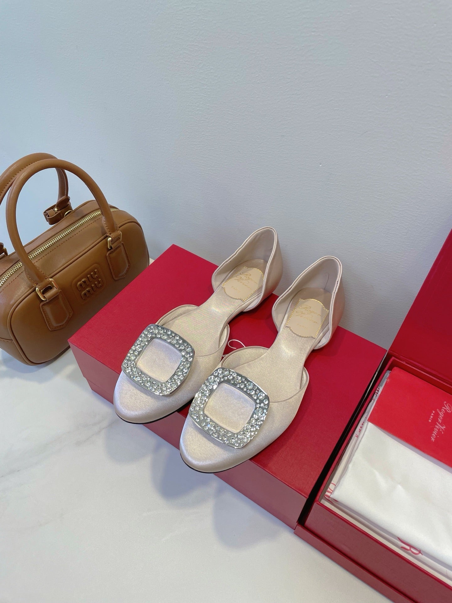 ROGER VIVIER BALLERINE FLATS IN BEIGE SATIN