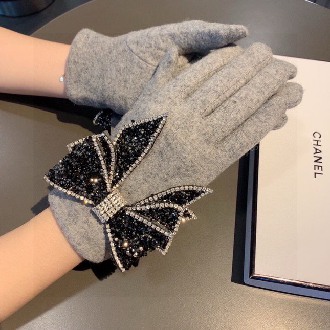GLOVES IN DOVE GRAY WOOL WITH RHINSTONES 429246