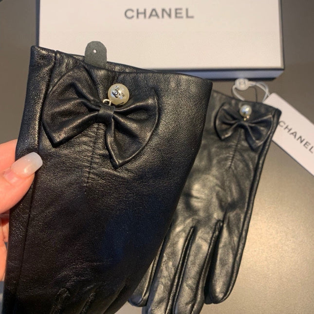 TOUCHSCREEN GLOVES IN BLACK LAMBSKIN WITH GOLD LOGO 462264