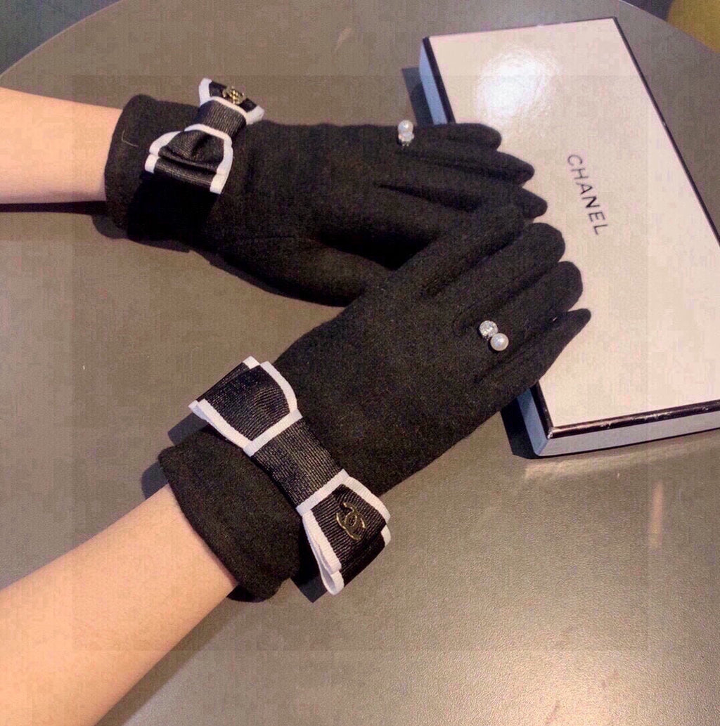 CC GLOVES IN BLACK WOOL WITH BOW 463857