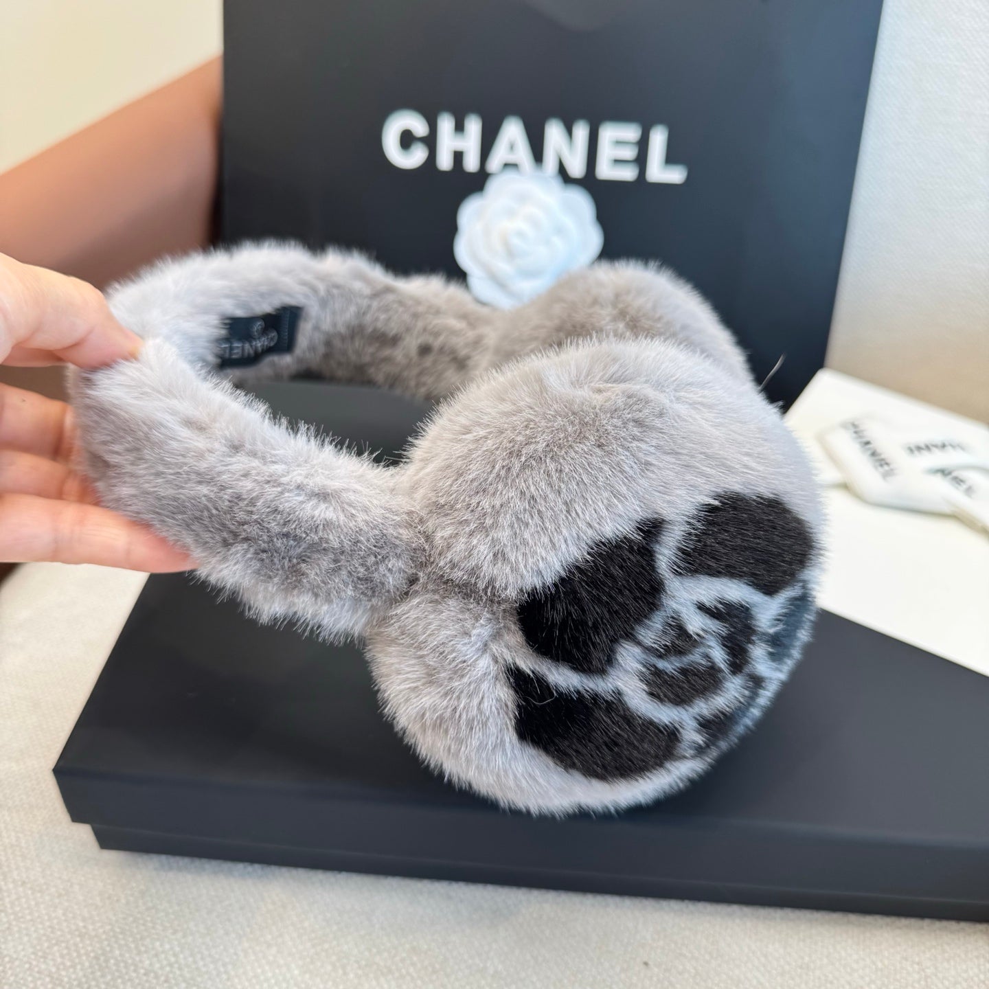 CHANEL 25S SKI EARMUFFS 831584