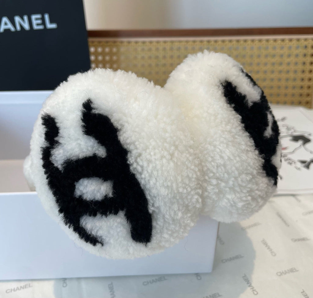 CHANEL 25S SKI EARMUFFS 844870
