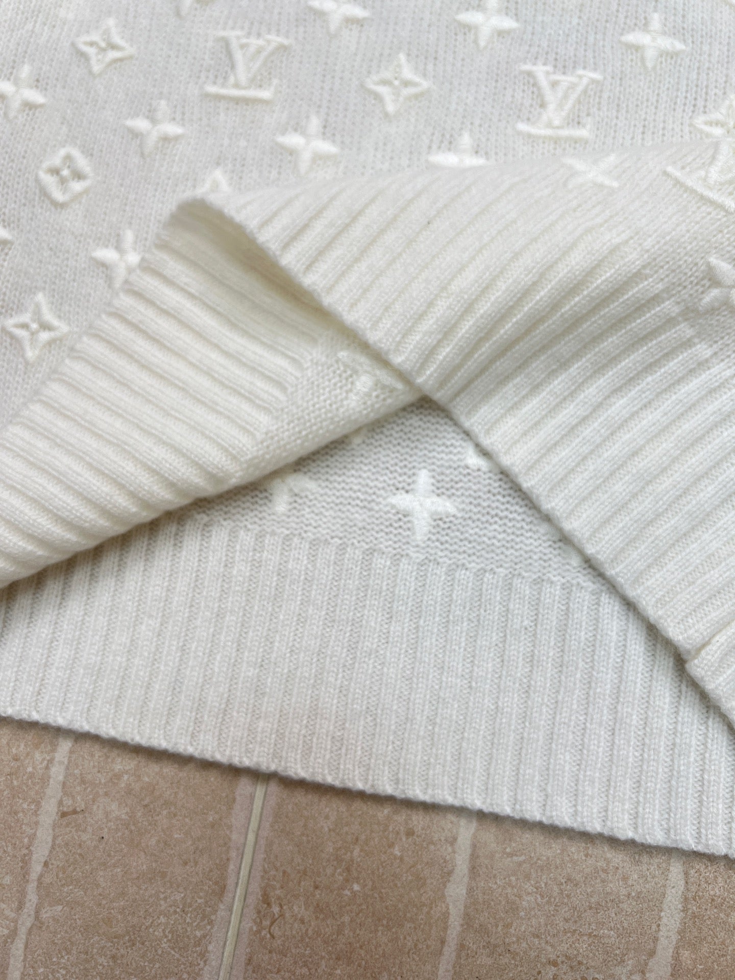 LV 26S SHORT-SLEEVED SWEATER STYLE 186