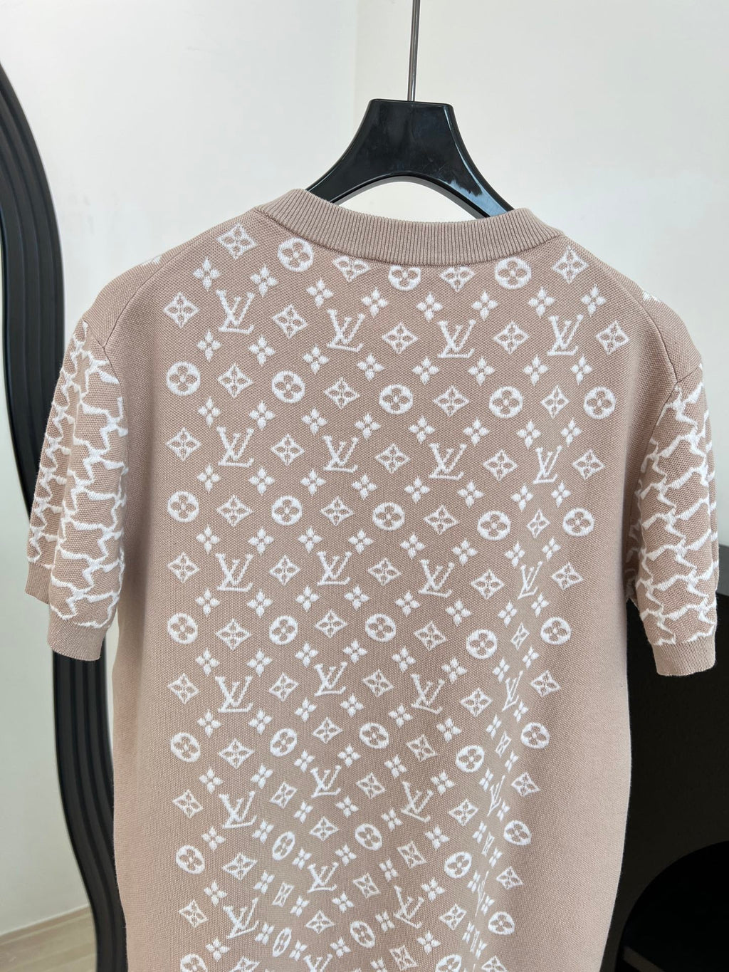 LV 26S SHORT-SLEEVED SWEATER STYLE 222