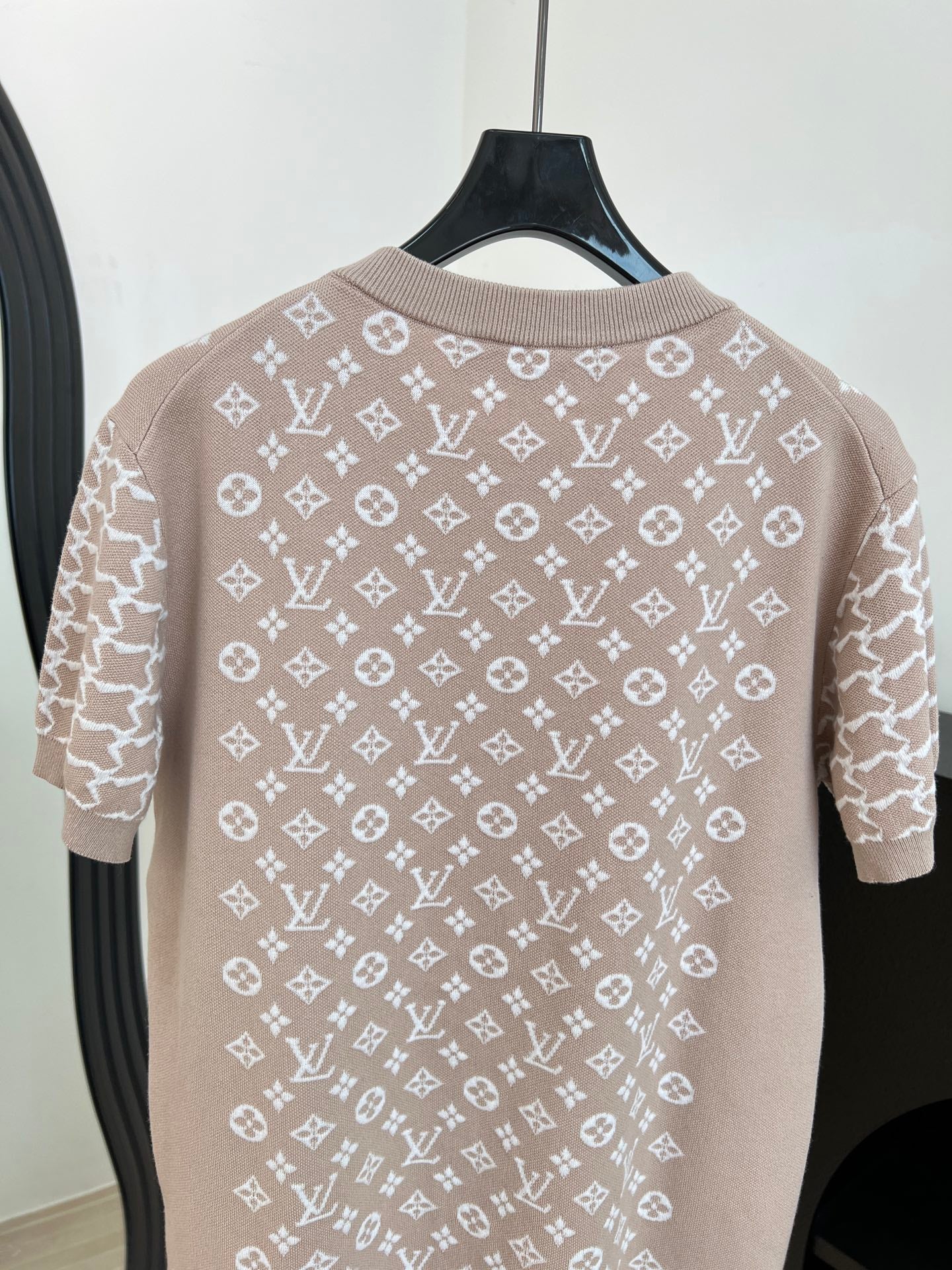 LV 26S SHORT-SLEEVED SWEATER STYLE 222