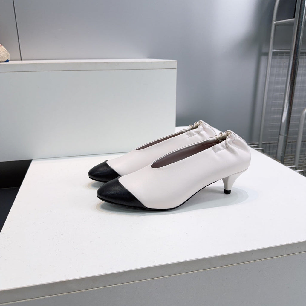 CHANEL 26S COLOR-BLOCK HIGH HEELS 45 MM IN WHITE LAMBSKIN
