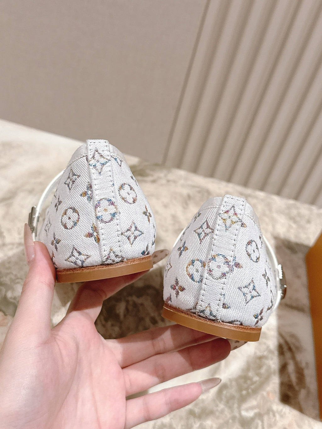 LV BALLET FLAT IN WHITE MONOGRAM CANVAS