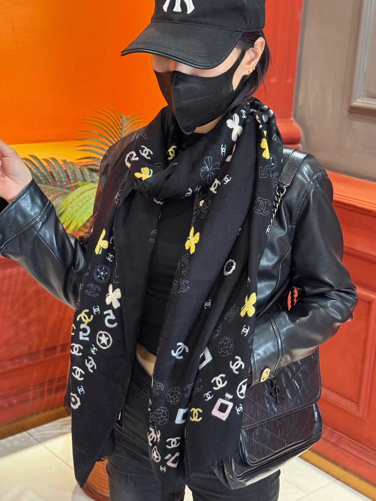 CHANEL 25S SCARF 200 IN CASHMERE 727295