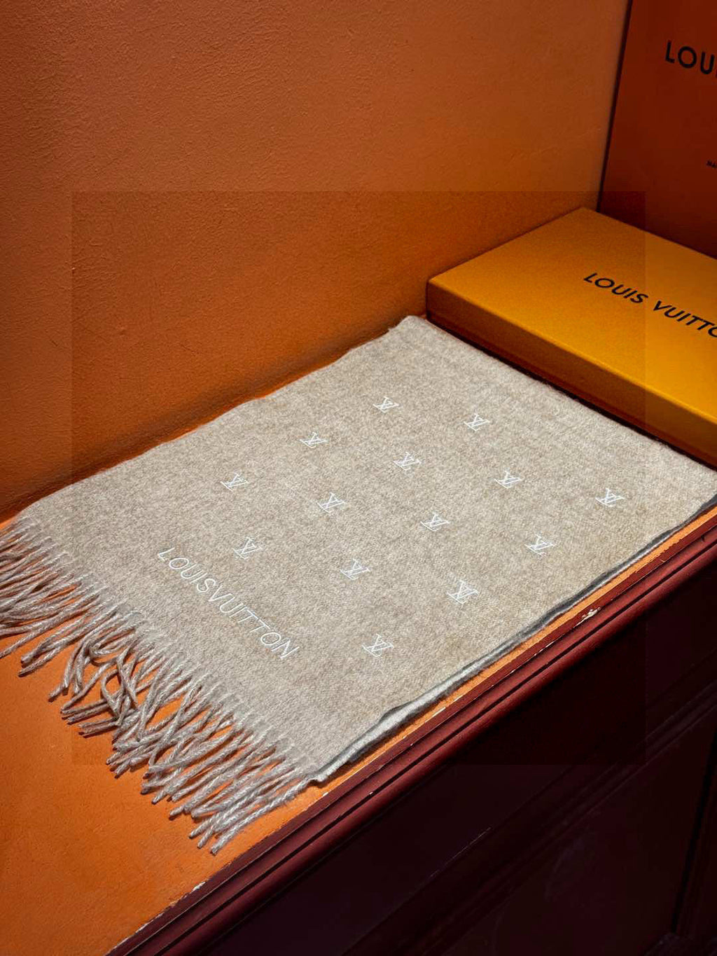 LV SCARF 180 CM IN CASHMERE 730568