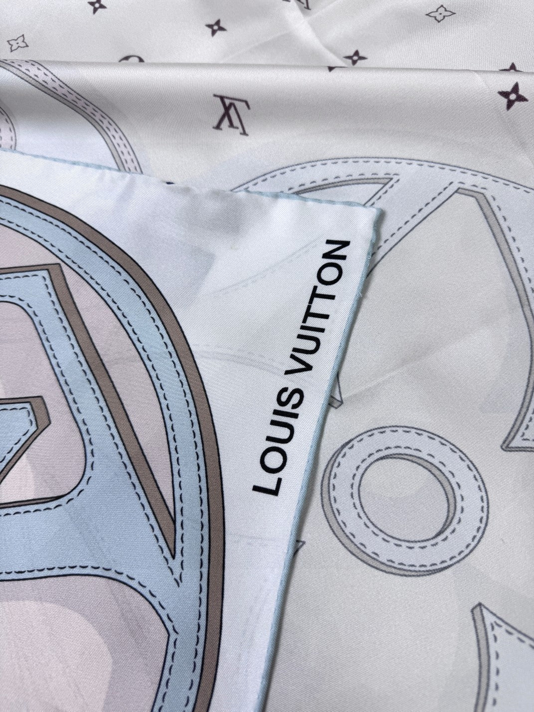 LV SCARF 90 CM IN SILK 719999