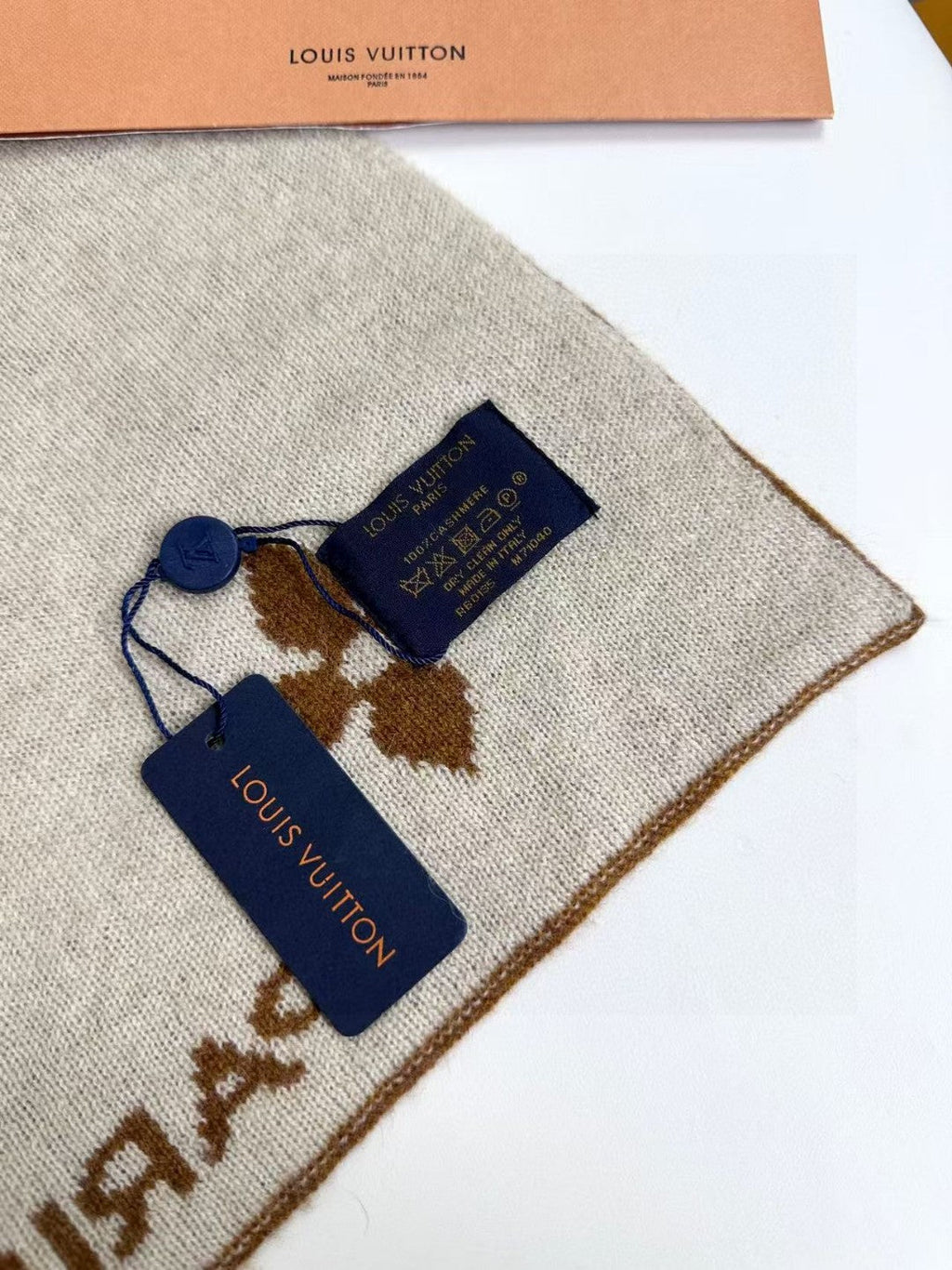 LV SCARF 180 CM IN CASHMERE 700778