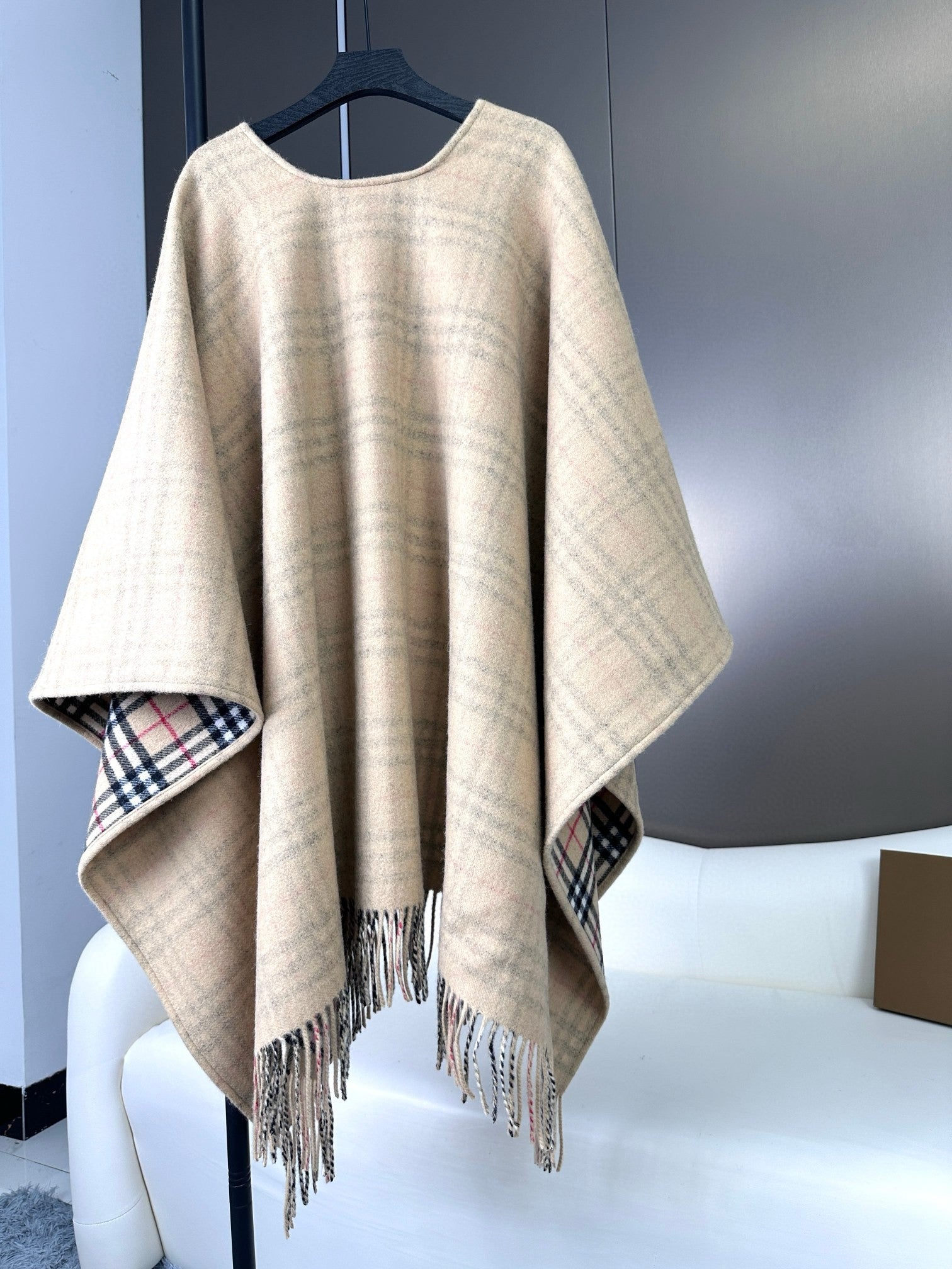 BURBERRY 26S REVERSIBLE CHECK FRINGED CAPE 150CM IN CASHMERE 309445
