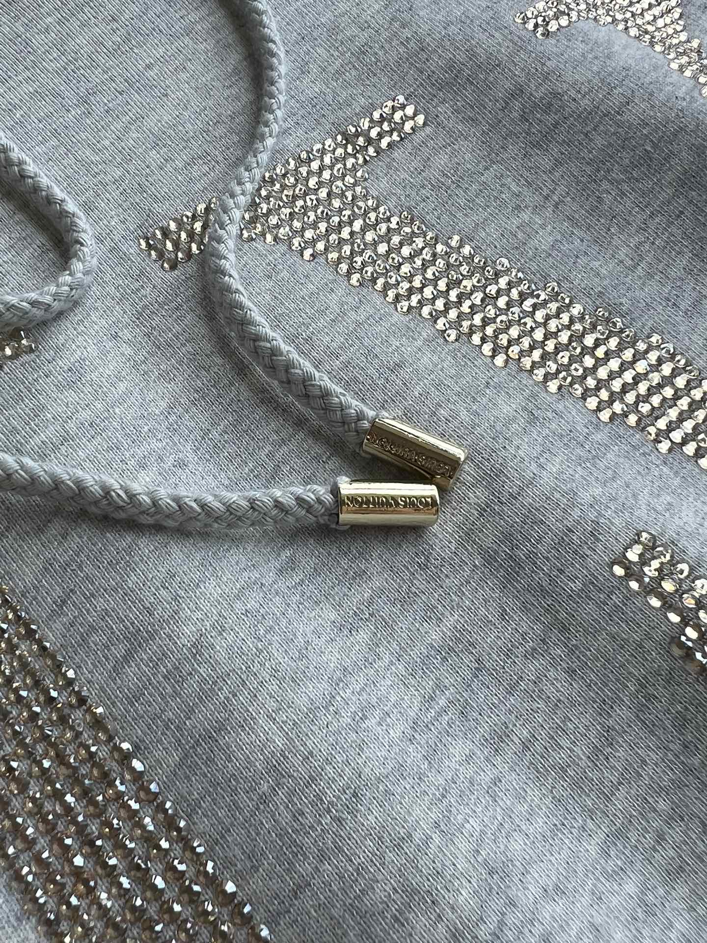 LOUIS VUITTON HOODED SWEATSHIRT WITH RHINESTONES 275688