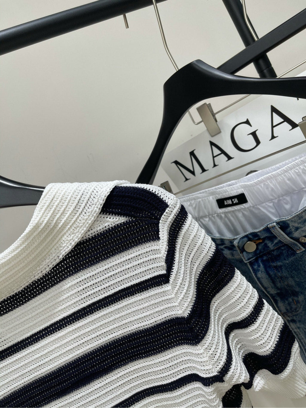 MO&CO. SHORT-SLEEVE KNIT TOP IN WHITE WITH BLACK STRIPES 267958