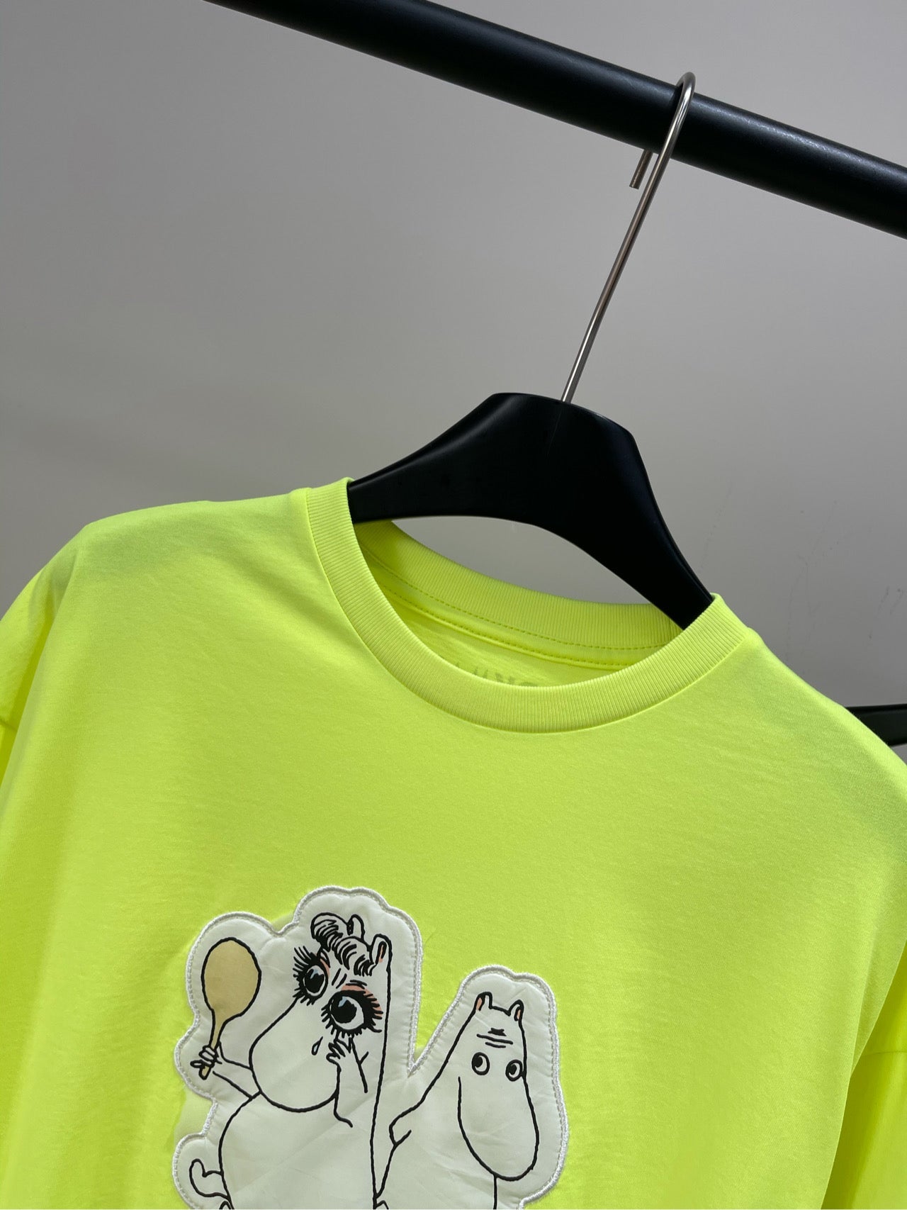 ACNE STUDIOS SHORT-SLEEVE T-SHIRT WITH HIPPO PRINT 276025