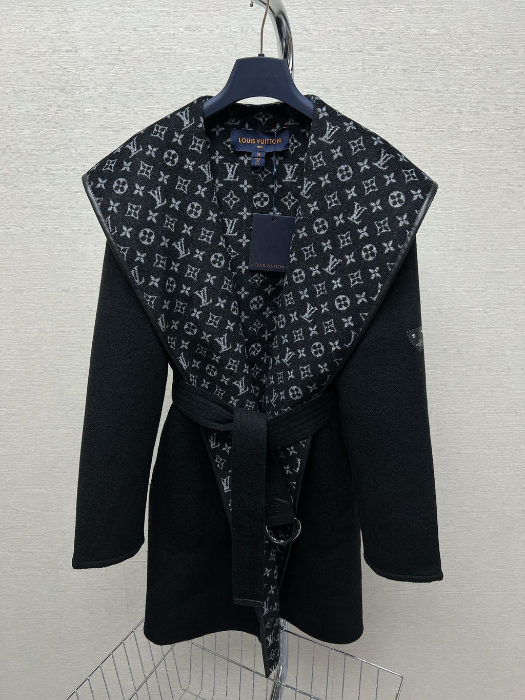 LV MONOGRAM MAXI COLLAR COAT IN BLACK WOOL 288066