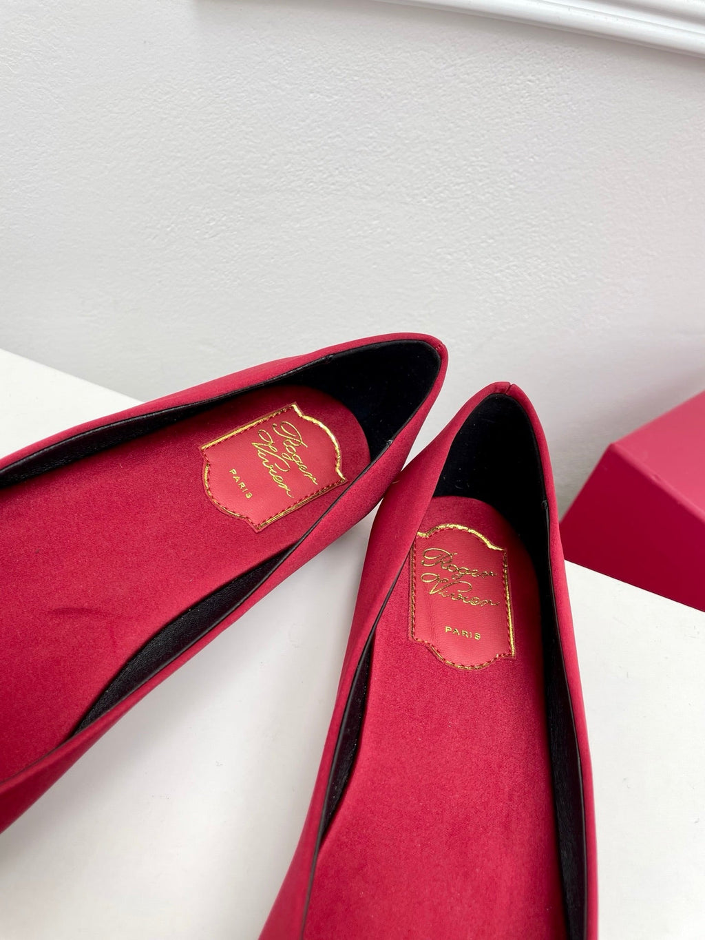 EFFLORESCENCE BALLERINAS IN RED GLITTER FABRIC