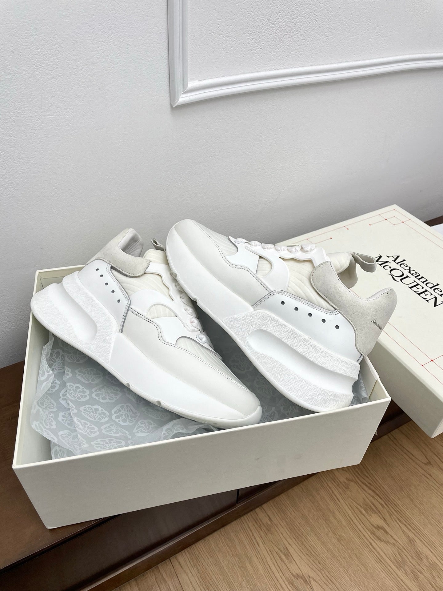 OVERSIZED RUNNER SNEAKERS IN OFF WHITE CALFSKIN AND FABRIC