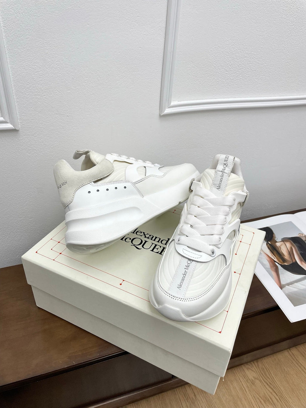 OVERSIZED RUNNER SNEAKERS IN OFF WHITE CALFSKIN AND FABRIC
