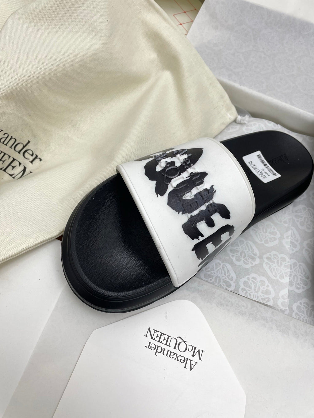 SLIDES SANDAL IN BLACK TPU WHITE STRAP WITH LOGO GRAPHIC