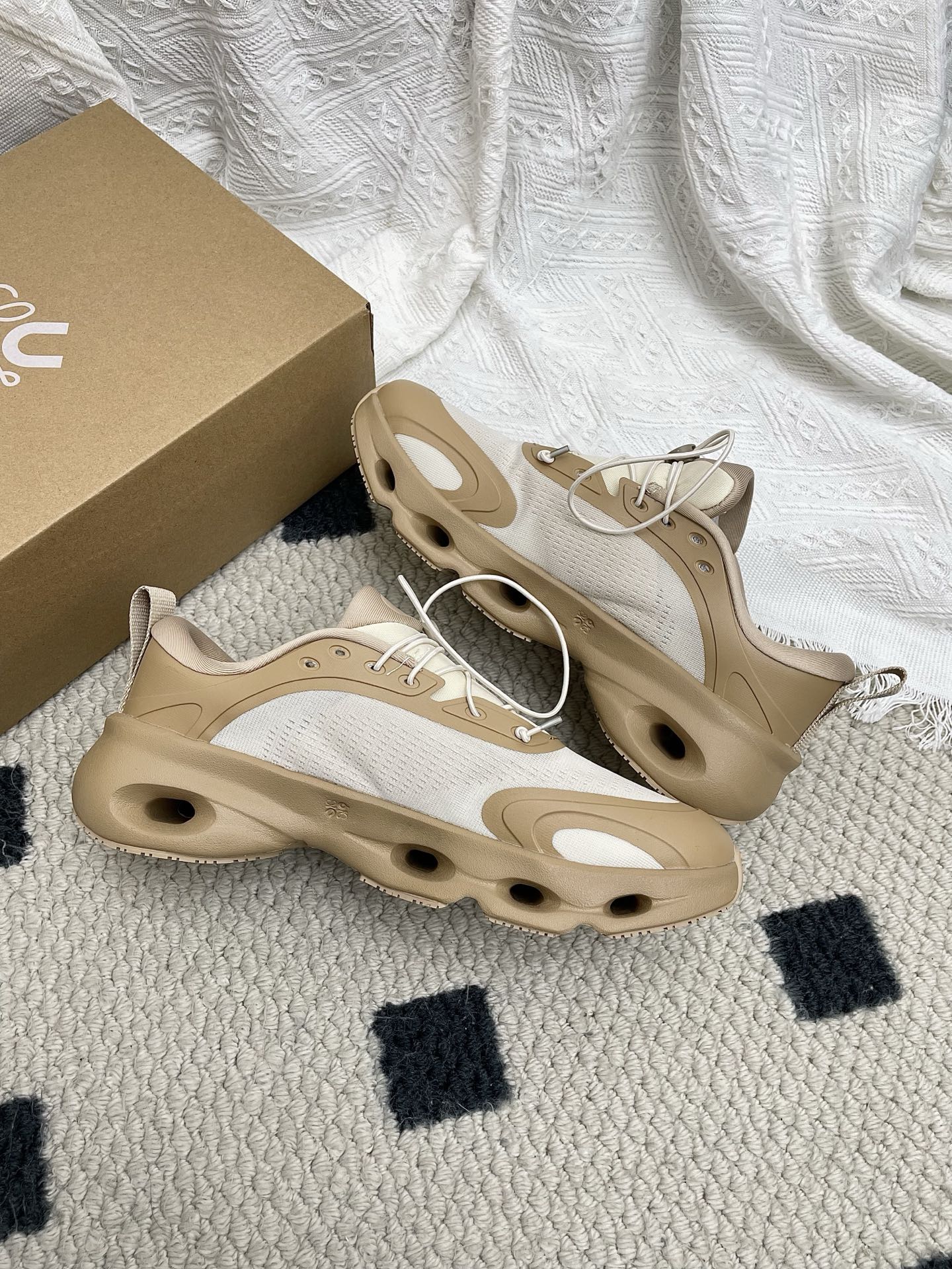 LOEWE 26S CLOUDSOLO SNEAKERS IN BROWN AND BEIGE RECYCLED POLYESTER