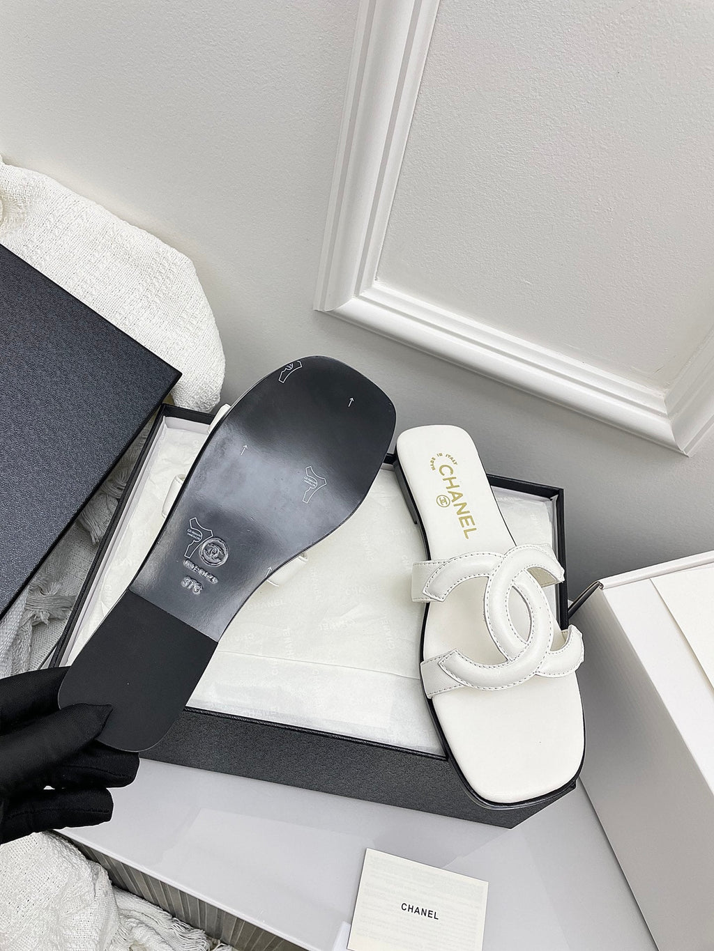 CHANEL CC LOGO MULES IN WHITE CALFSKIN