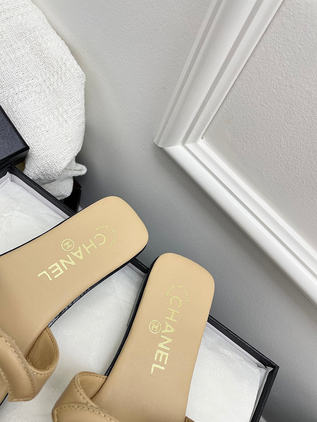CHANEL CC LOGO MULES IN BEIGE CALFSKIN