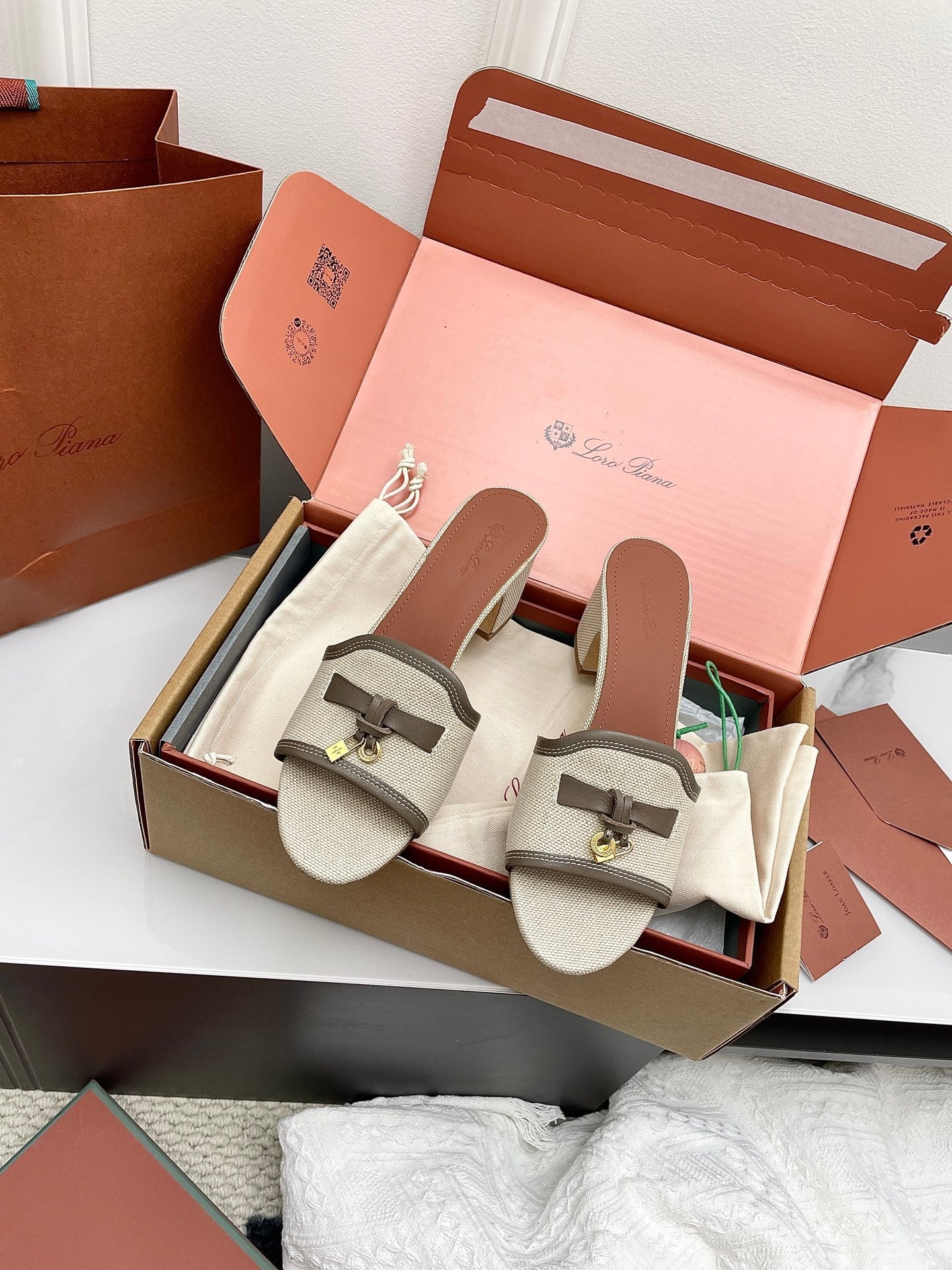 LP 26S HIGH HEEL SANDALS IN LIGHT BEIGE CANVAS AND GREY CALFSKIN