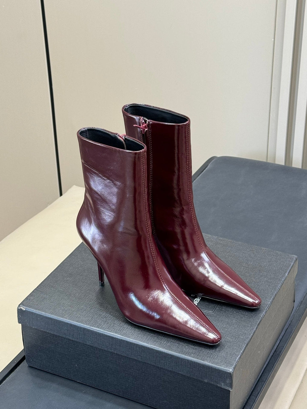 YSL 26S ZIPPERED HEELED BOOTS IN DARK RED SHINY CALFSKIN