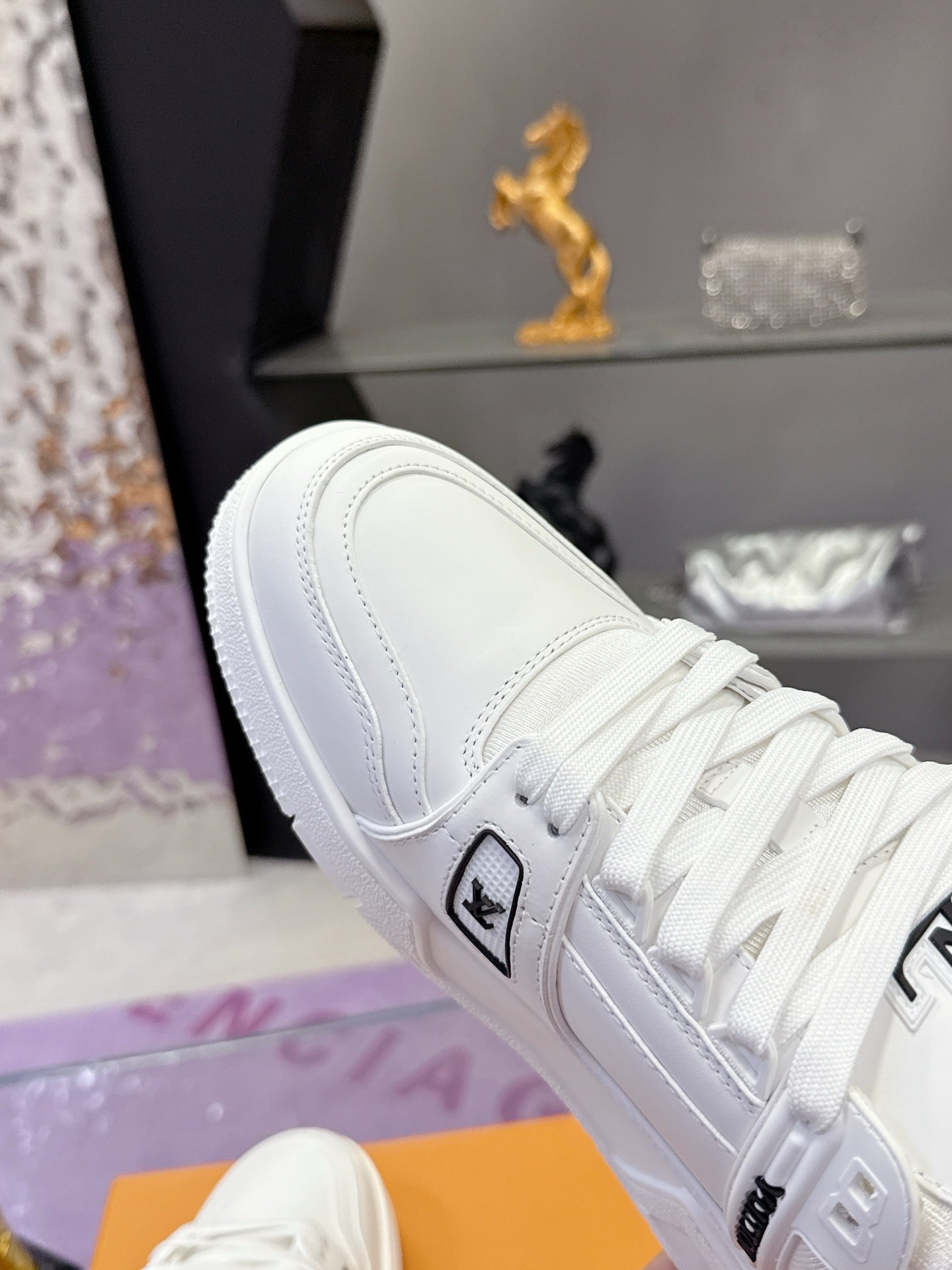 LV 26S LOW TOP SNEAKERS IN WHITE CALFSKIN