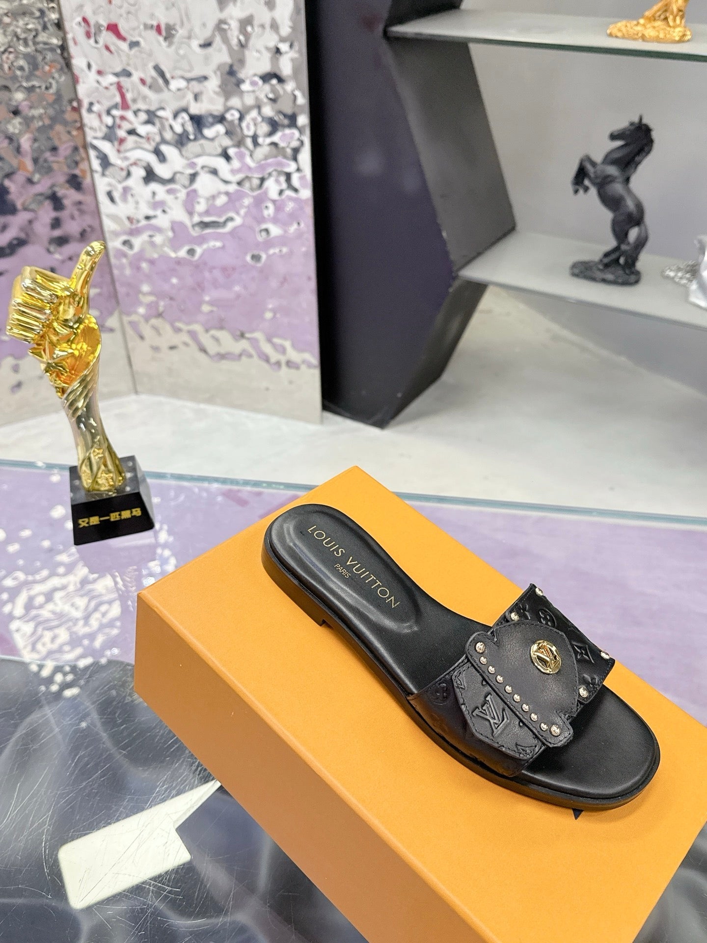 LV 26S FLAT SLIDE SANDALS IN BLACK EMBOSSED CALFSKIN GOLD HARDWARE