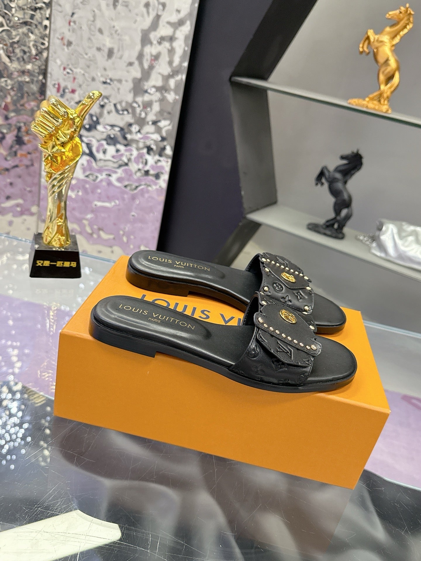 LV 26S FLAT SLIDE SANDALS IN BLACK EMBOSSED CALFSKIN GOLD HARDWARE