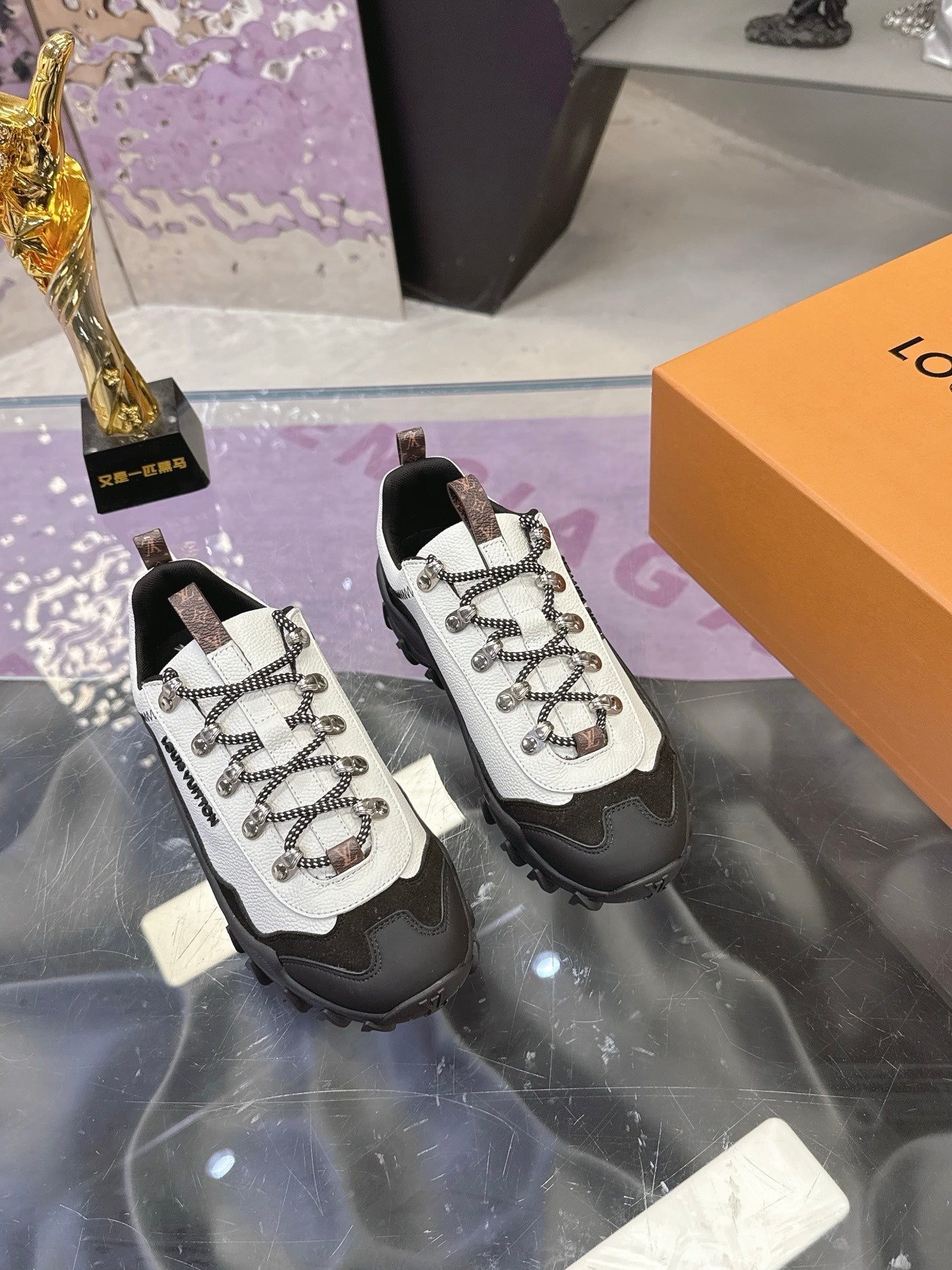 LV 26S RUSH XPLORER SNEAKER IN WHITE BLACK CALFSKIN AND SUEDE