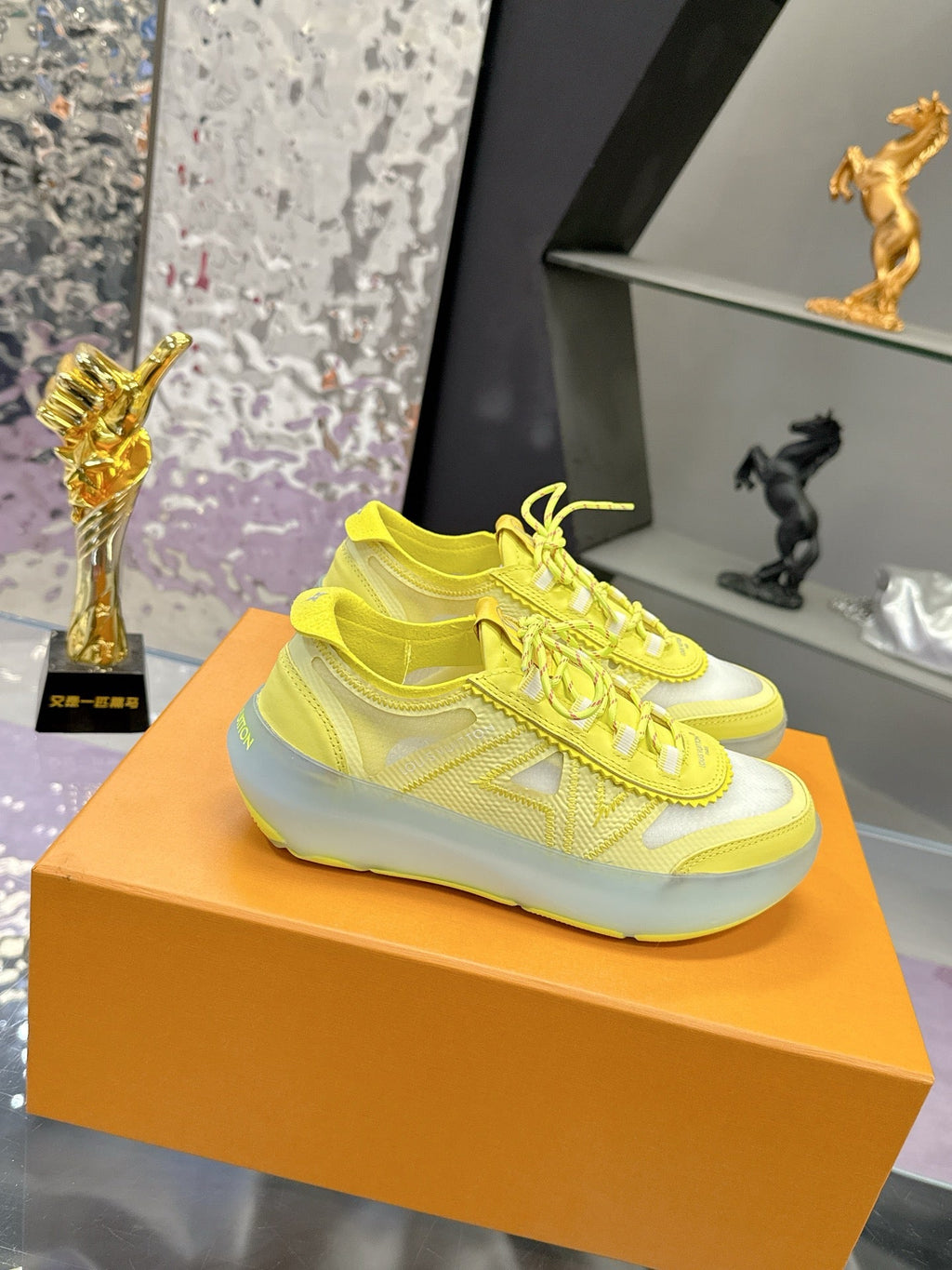 LV 26S SKATE SNEAKERS IN YELLOW MESH TRANSLUCENT SOLE