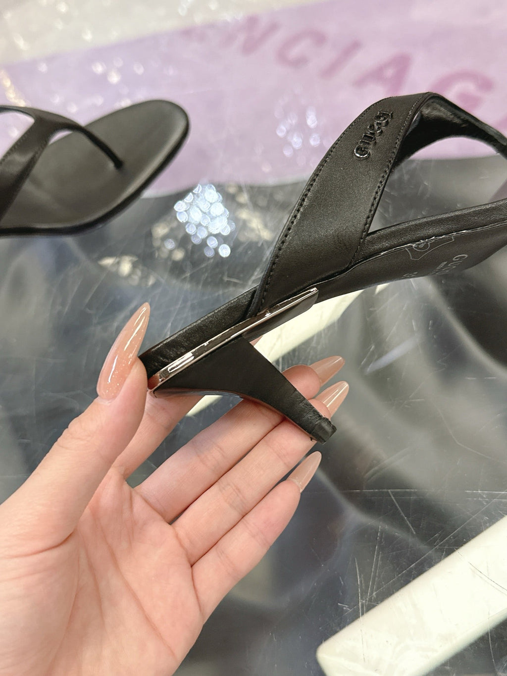 GUCCI 26S THONG KITTEN HEEL SANDALS 55MM IN BLACK CALFSKIN