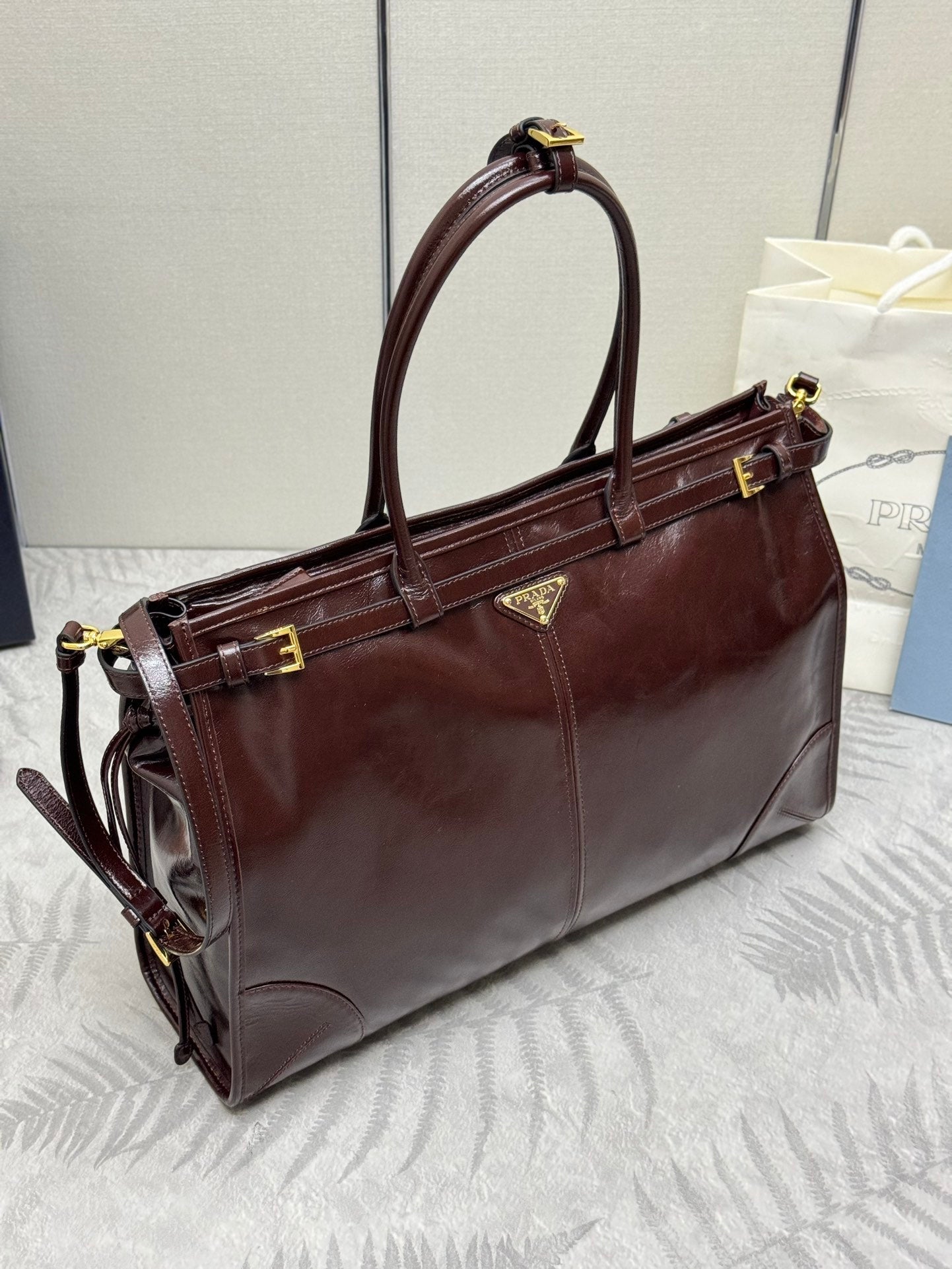 PRADA 25S BONNIE EXTRA-LARGE 42 IN DARK BROWN GLOSSY CALFSKIN GOLD HARDWARE