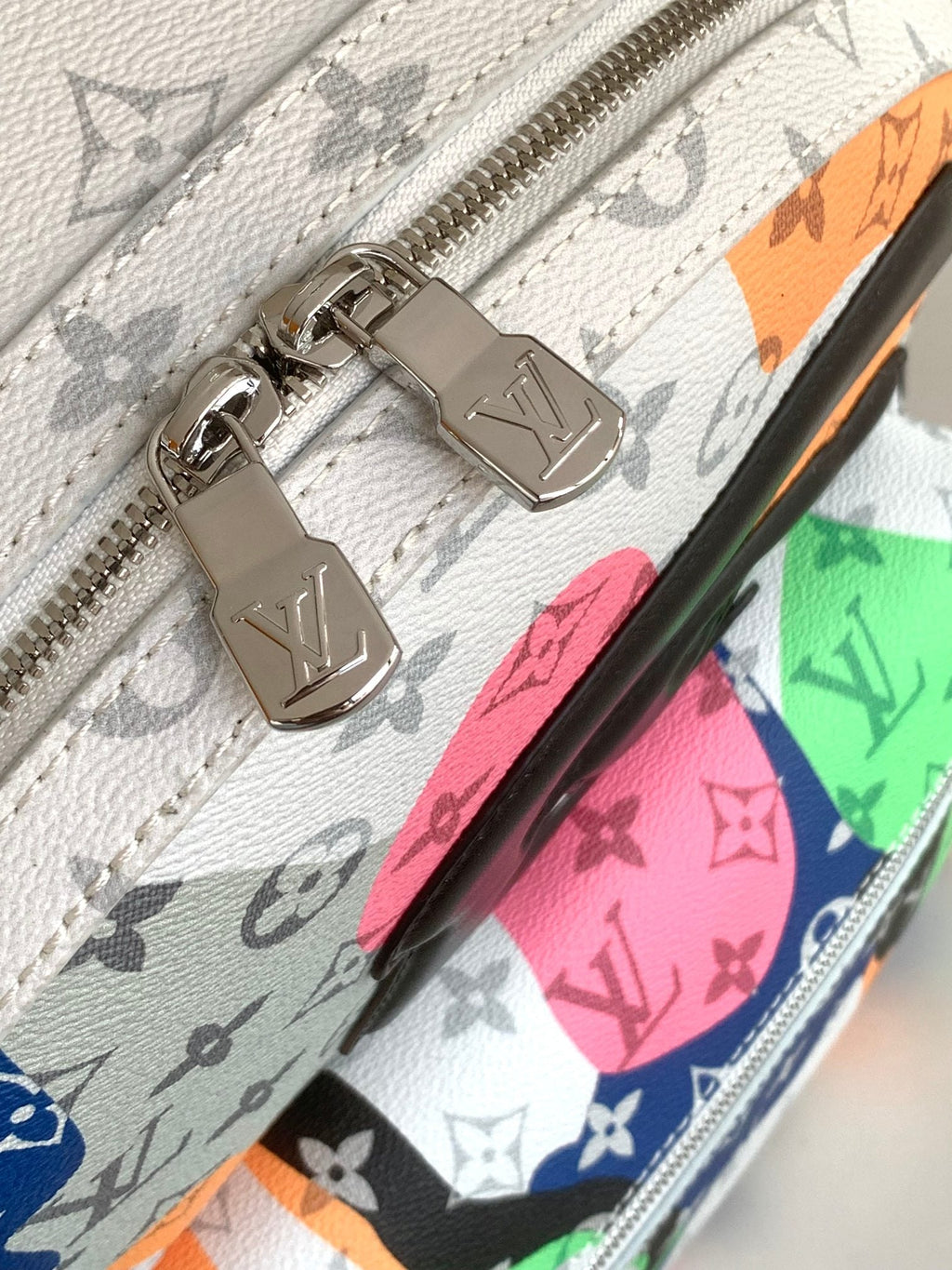 LV 26S DISCOVERY EYE BACKPACK 38 IN MULTICOLOR MONOGRAM CANVAS