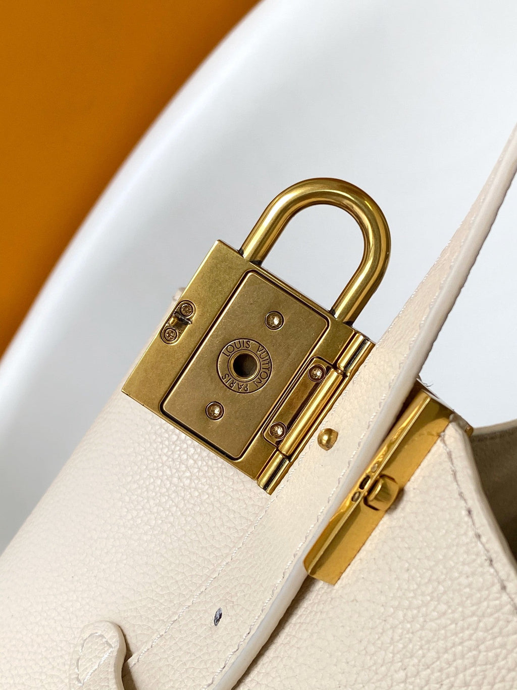 LV 25S LOW KEY HOBO BAG 35 CM IN CREAM WHITE CALFSKIN