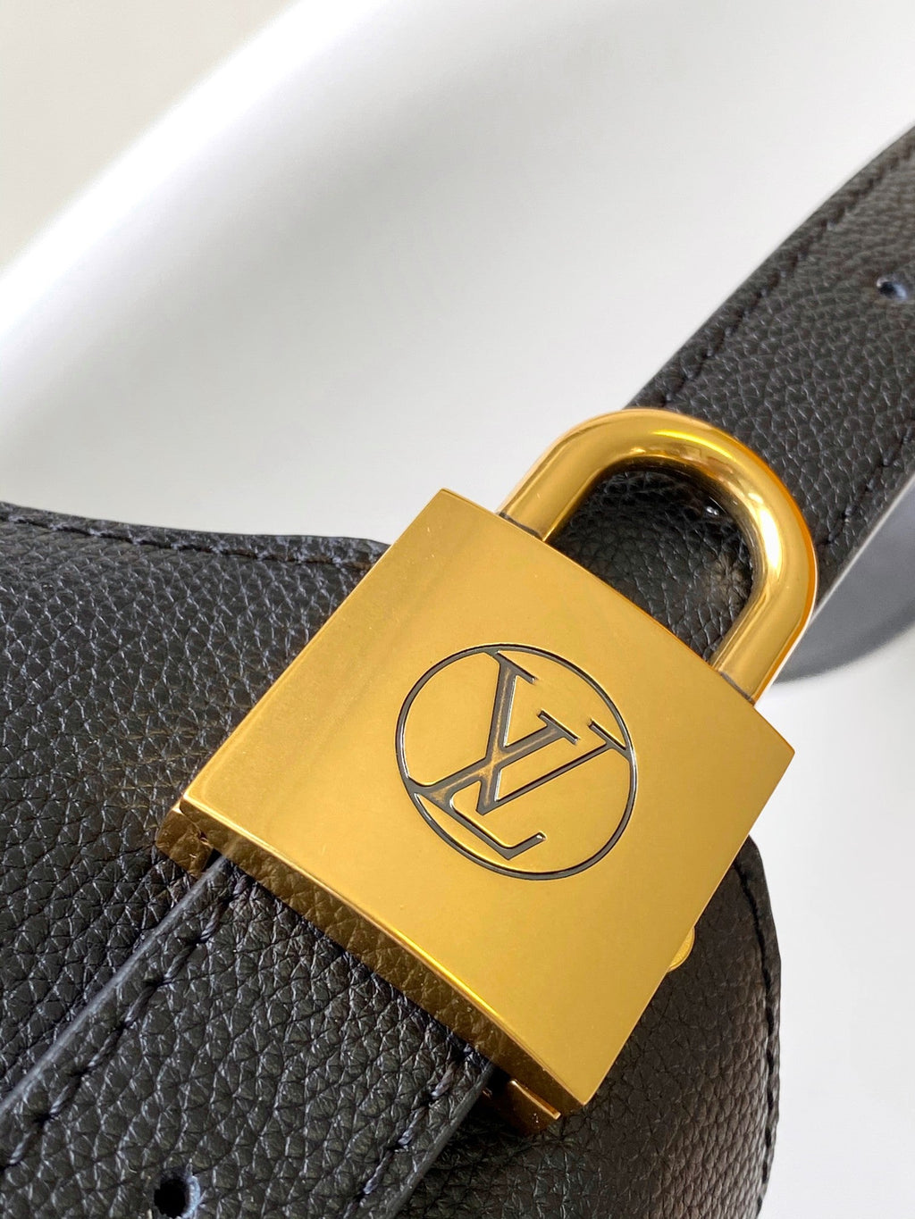 LV 25S LOW KEY HOBO BAG 28 CM IN BLACK CALFSKIN
