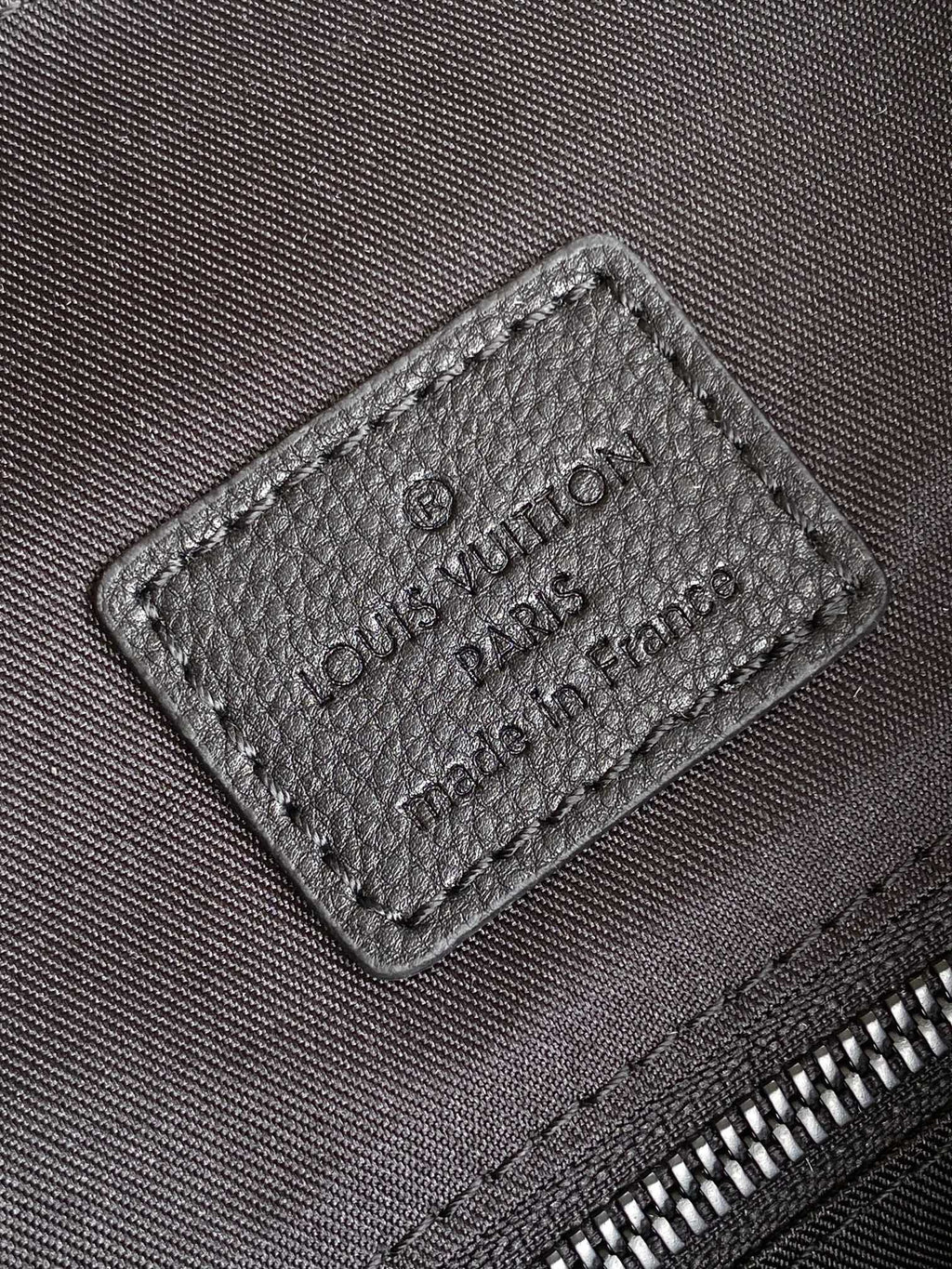 LV 25S CHRISTOPHER BACKPACK 47 IN DAMOFLAGE BLACK CALFSKIN