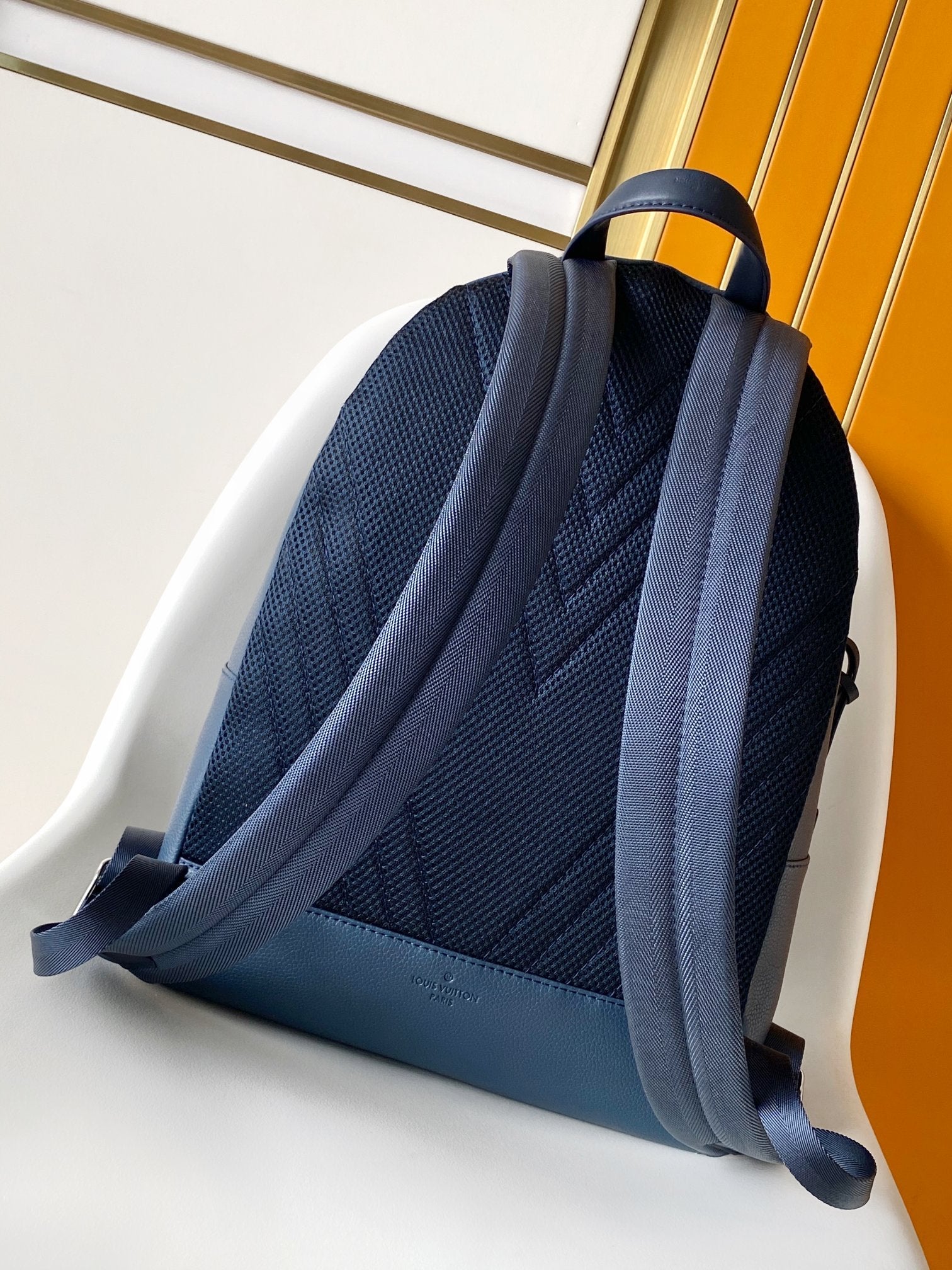 LV 25S TAKEOFF BACKPACK 43 IN ATLANTIC BLUE CALFSKIN