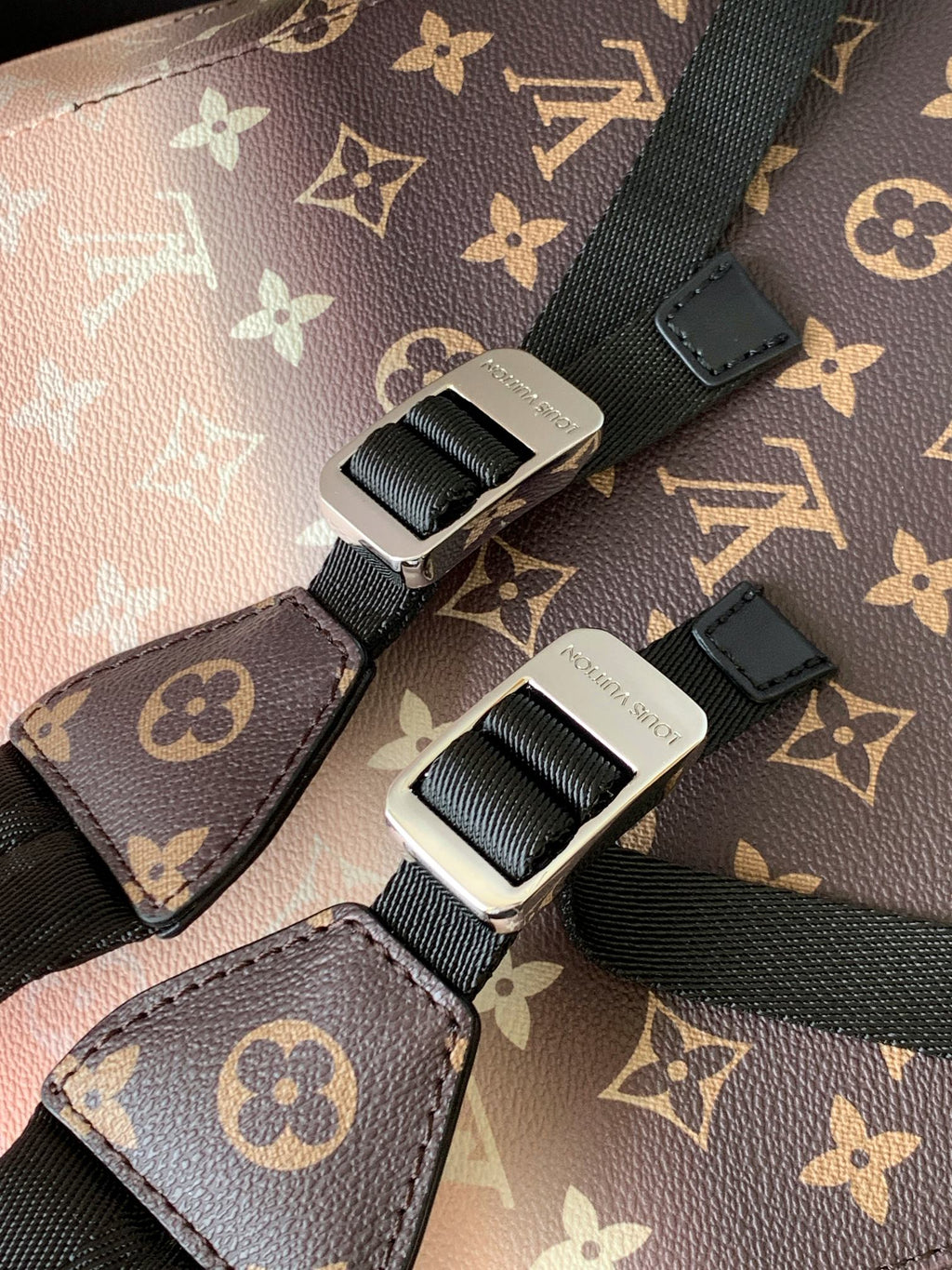 LV 25S CHRISTOPHER BACKPACK 48 IN CORAL RED AND BROWN CALFSKIN