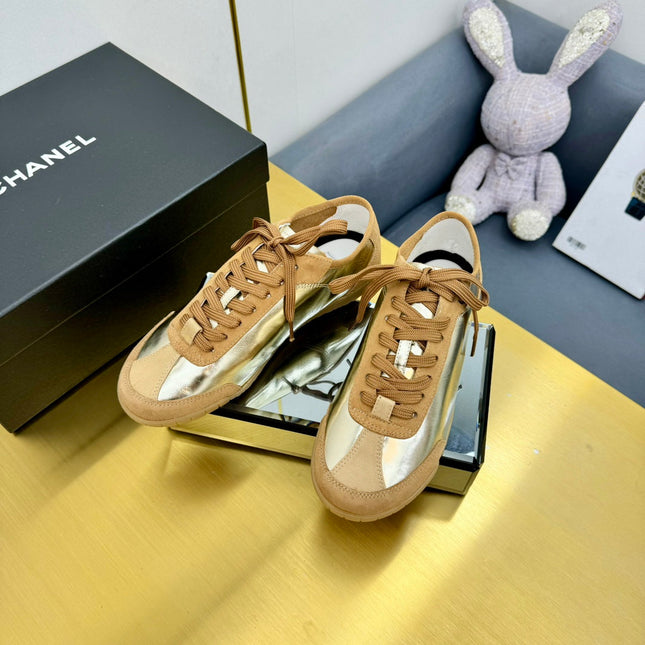 CC SNEAKER IN GOLD CALFSKIN AND SUEDE