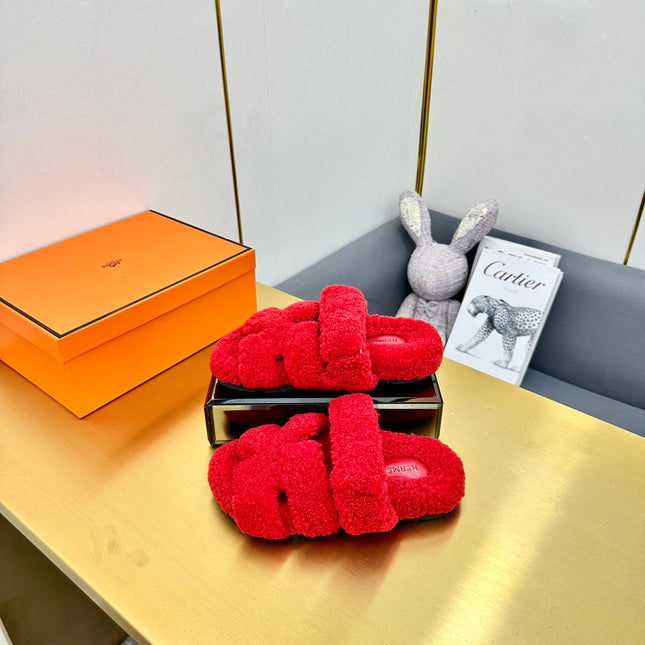 CHYPRE SANDAL IN CHERRY RED SHEARLING