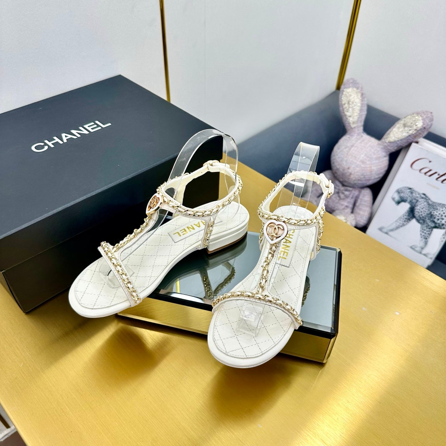CC SANDAL 25S IN WHITE CALFSKIN WITH GOLD HARDWARE