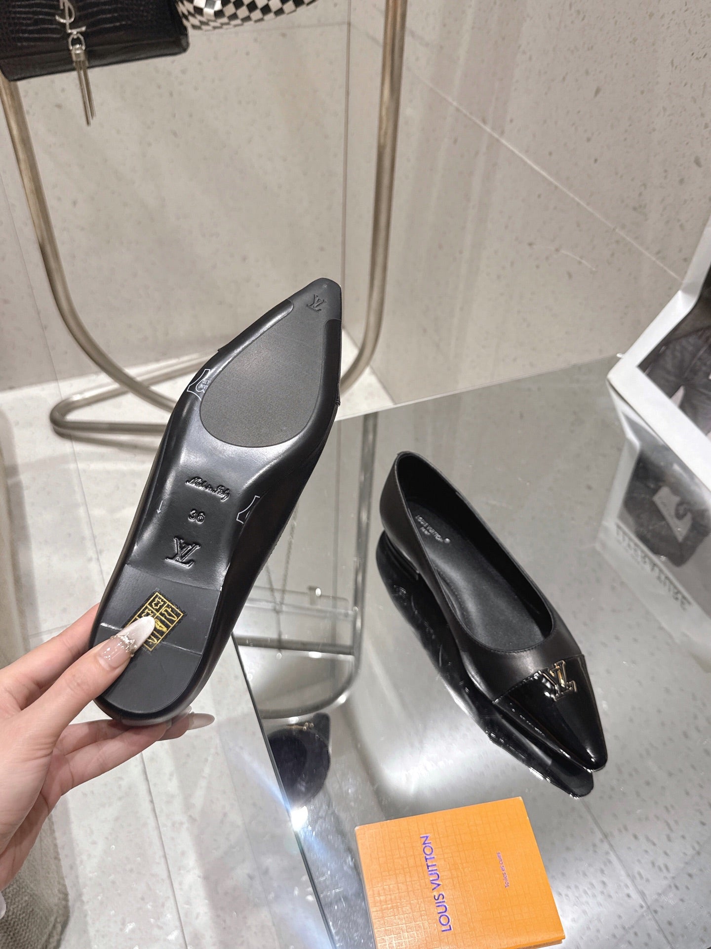 LV 26S POINTED TOE BALLET FLATS IN BLACK CALFSKIN
