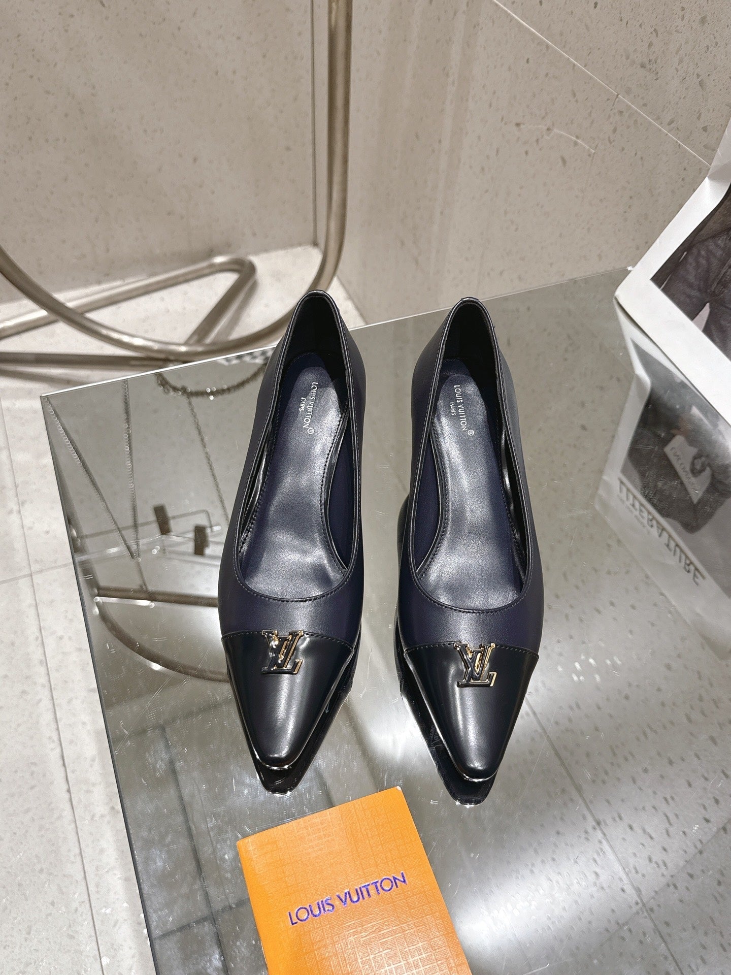 LV 26S POINTED TOE HIGH HEELS 55 MM IN BLACK BLUE CALFSKIN