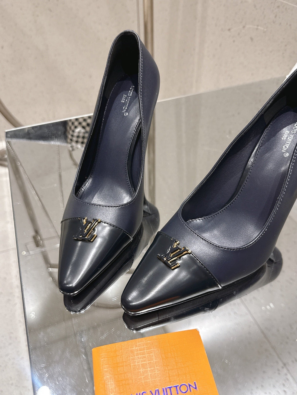 LV 26S POINTED TOE HIGH HEELS 95 MM IN BLACK BLUE CALFSKIN