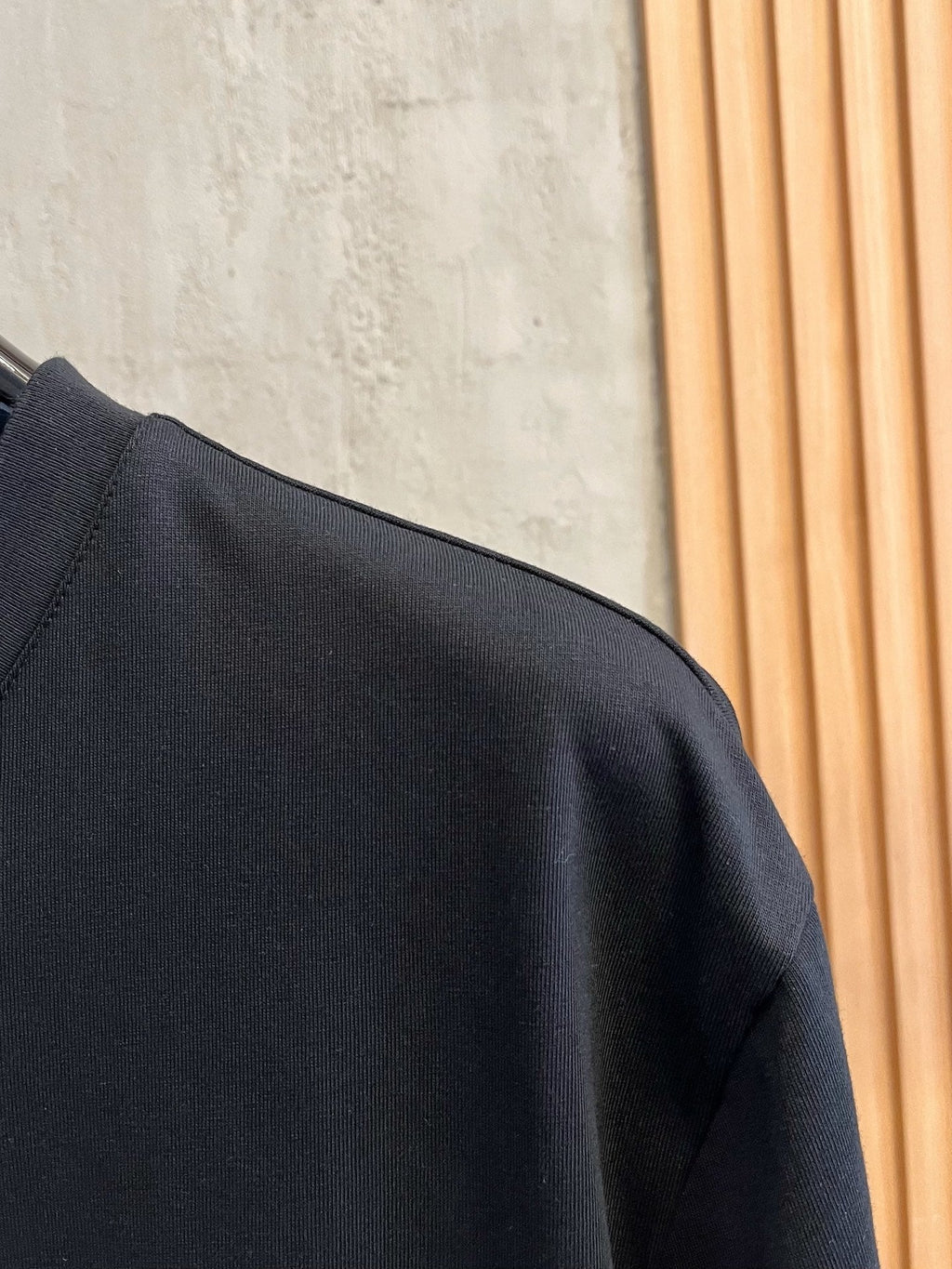 LV BLACK COTTON T-SHIRT EMBROIDERED LOGO 238862
