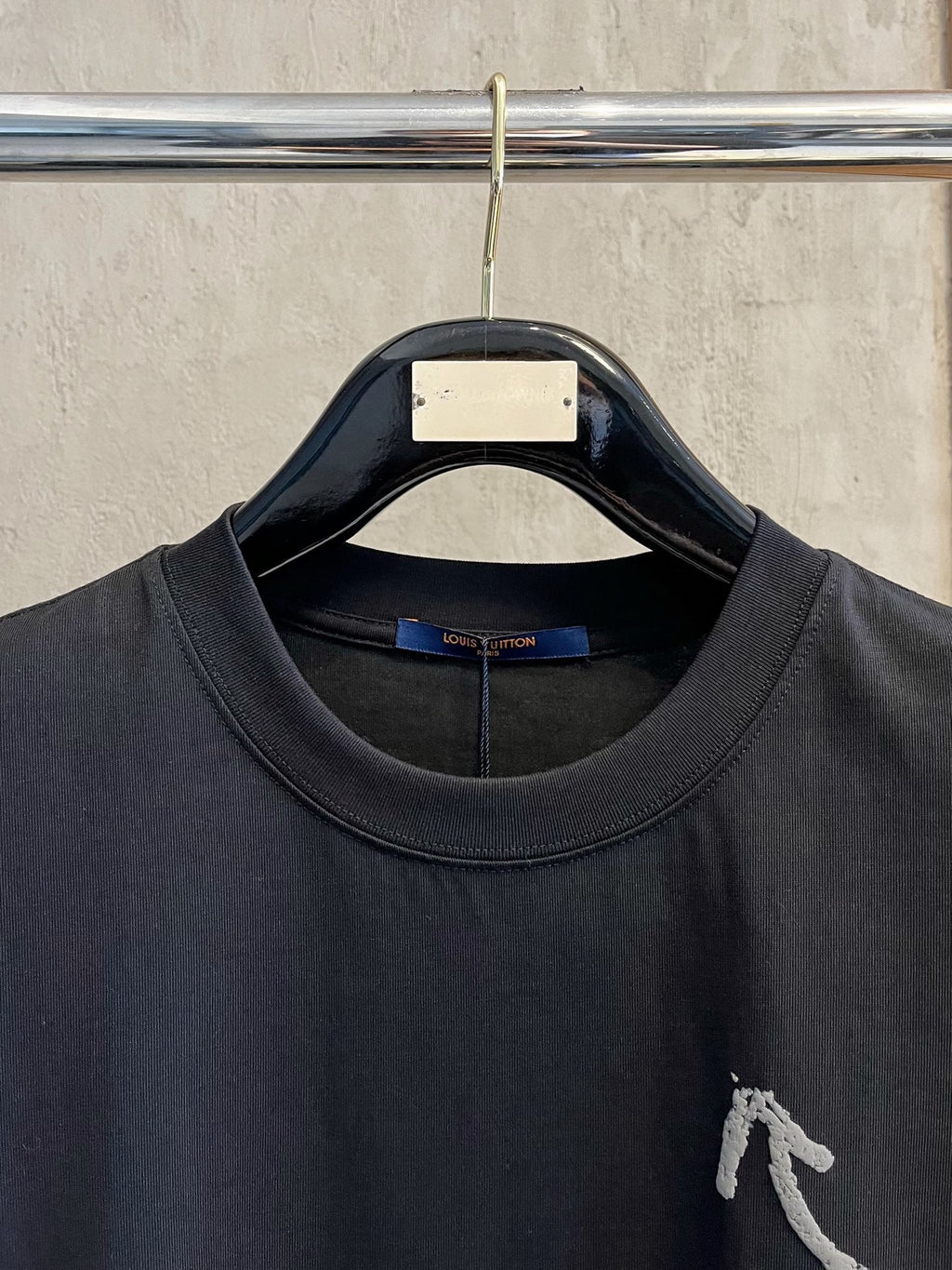 LV T-SHIRT IN BLACK PURE COTTON LOGO PRINT 238774
